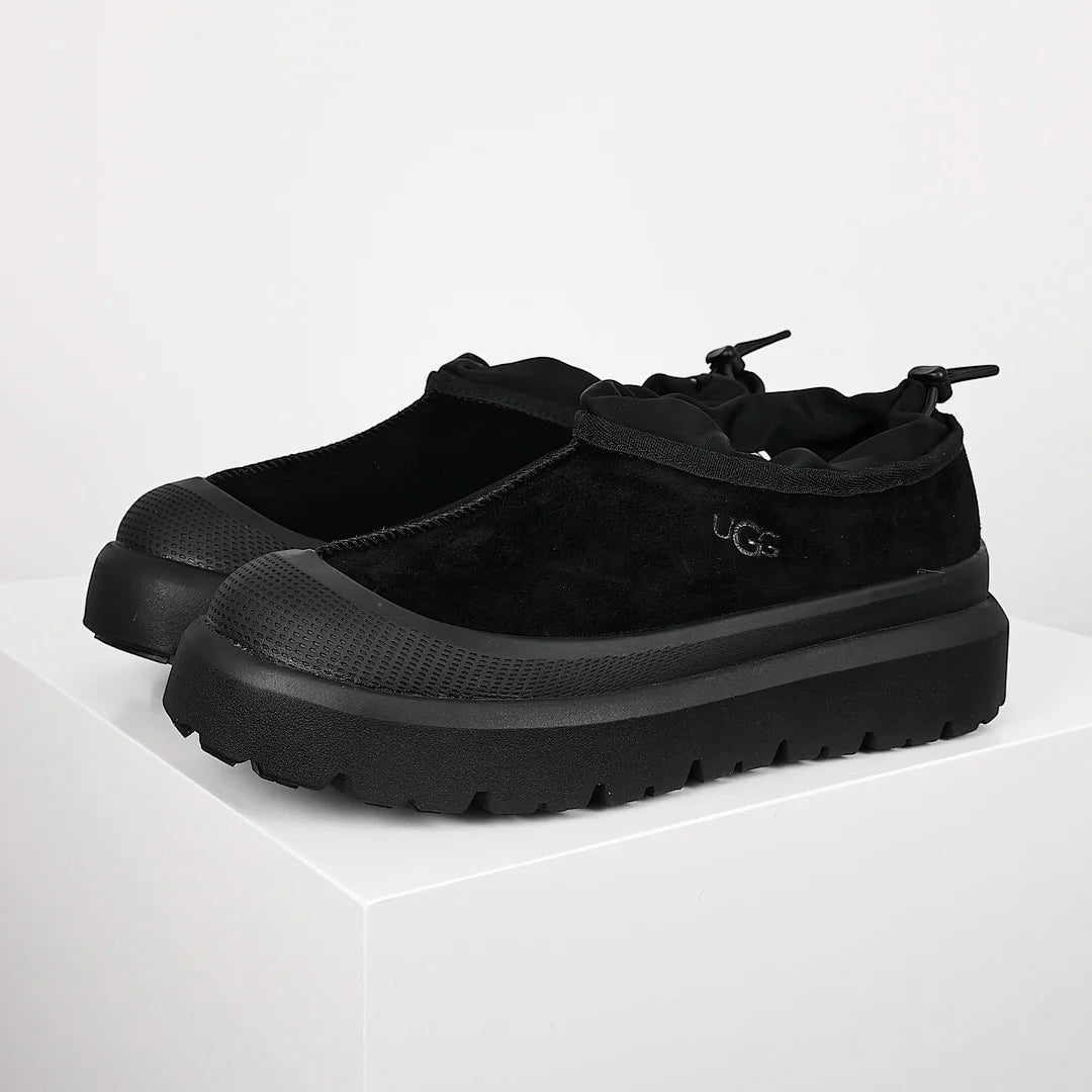 UGG Closed-Toe Low-Top Snow Boots – Unisex Warm-Lined Winter Boot in Black