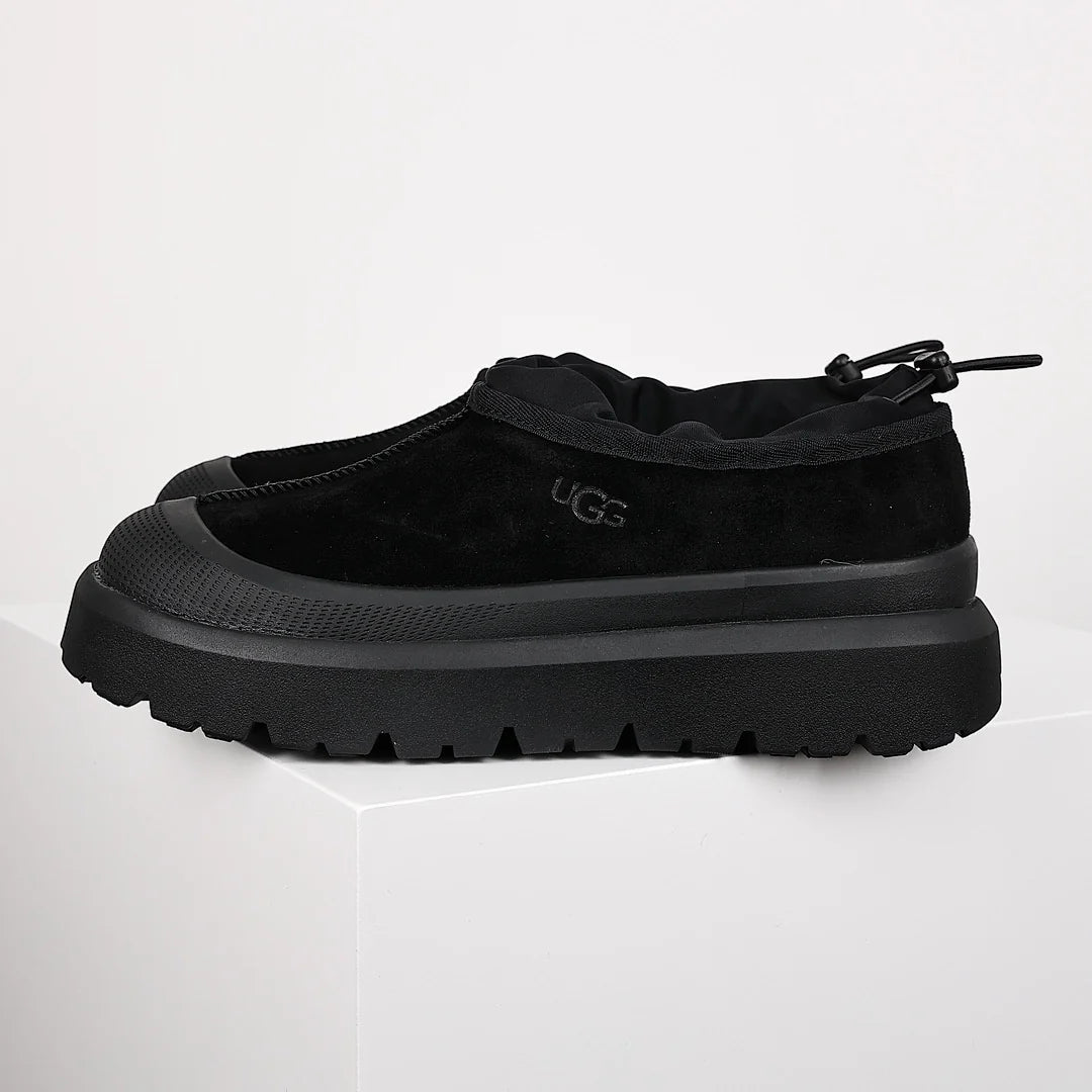 UGG Closed-Toe Low-Top Snow Boots – Unisex Warm-Lined Winter Boot in Black