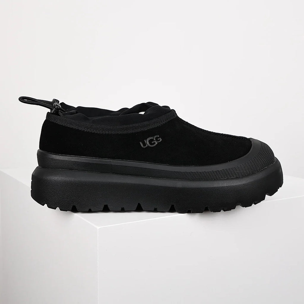 UGG Closed-Toe Low-Top Snow Boots – Unisex Warm-Lined Winter Boot in Black