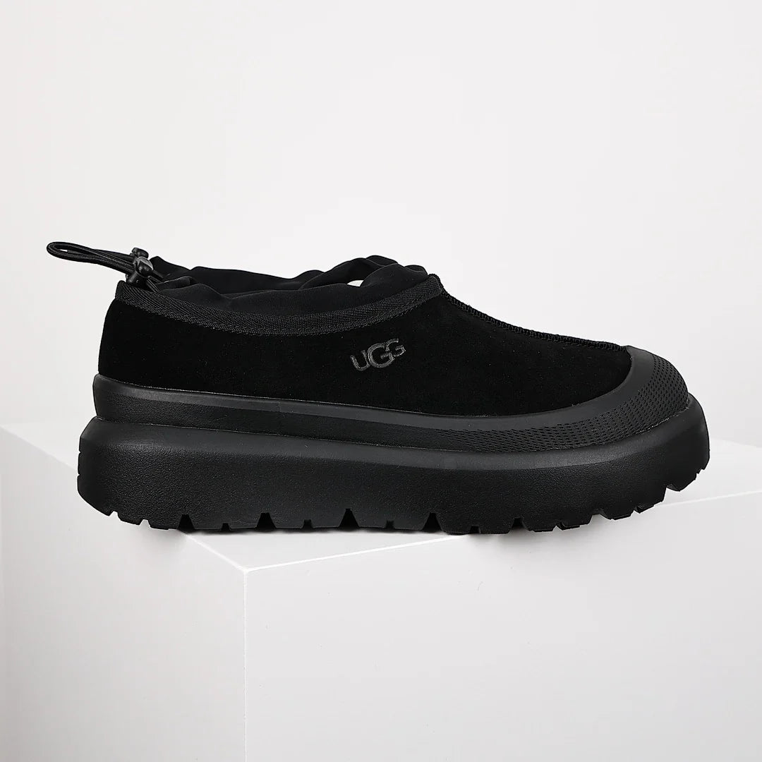 UGG Closed-Toe Low-Top Snow Boots – Unisex Warm-Lined Winter Boot in Black