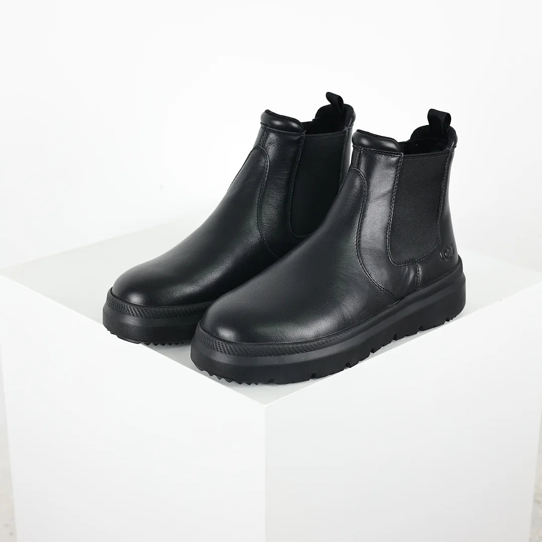 UGG Platform Short Snow Boot – Women's Chunky Sole Winter Boot in Black