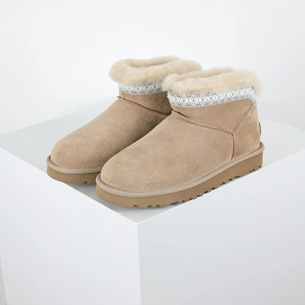 UGG Platform Short Snow Boot – Chunky Sole, Warm-Lined, Beige