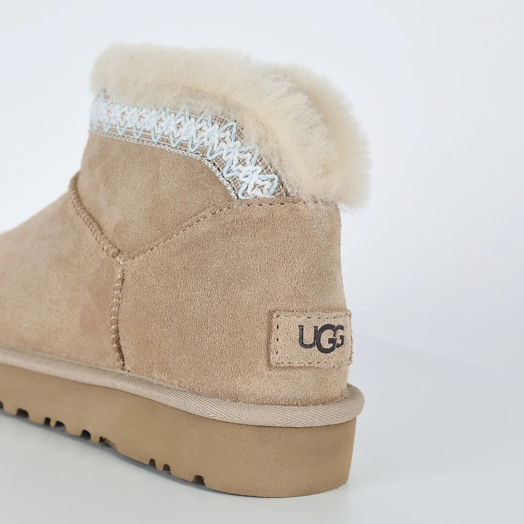 UGG Platform Short Snow Boot – Chunky Sole, Warm-Lined, Beige