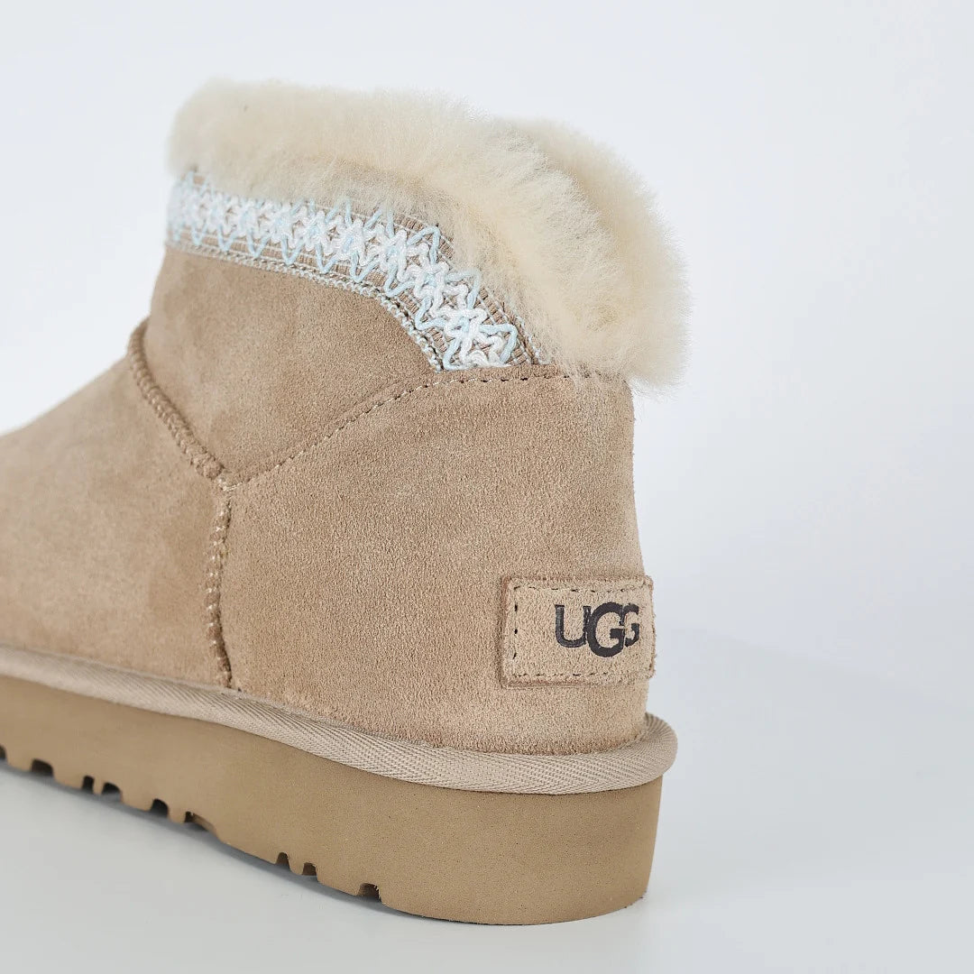 UGG Platform Short Snow Boot – Chunky Sole, Warm-Lined, Beige