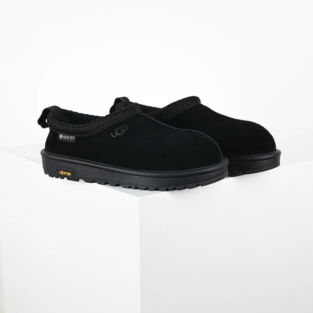 UGG Platform Short Snow Boot – Men's Warm-Lined Chunky Sole Winter Boot in Black