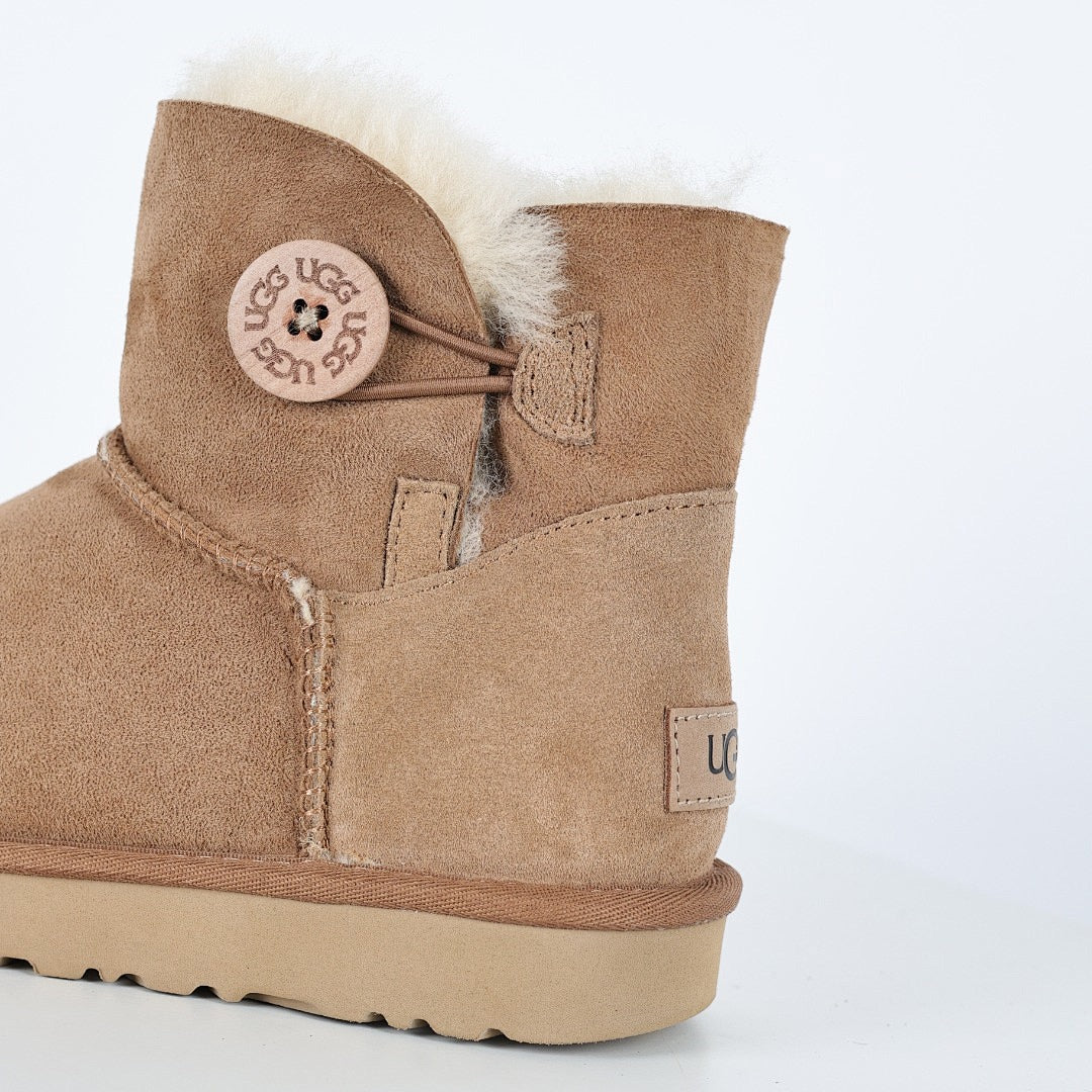 UGG Mini Platform Short Snow Boots – Warm-Lined Women's Winter Boot in Chestnut