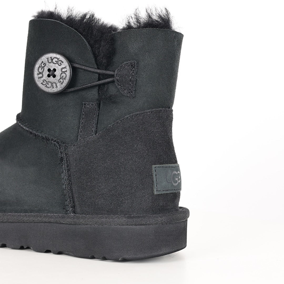 UGG Classic Ultra Mini Platform Boot – Women's Chunky Sole Warm-Lined Winter Boot in Gray