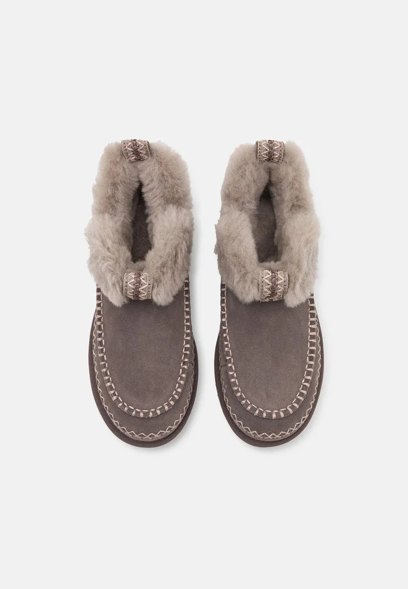 UGG Ultra Mini Alpine Sangpo Boot – Warm-Lined Women's Winter Boot | Chestnut, Brown